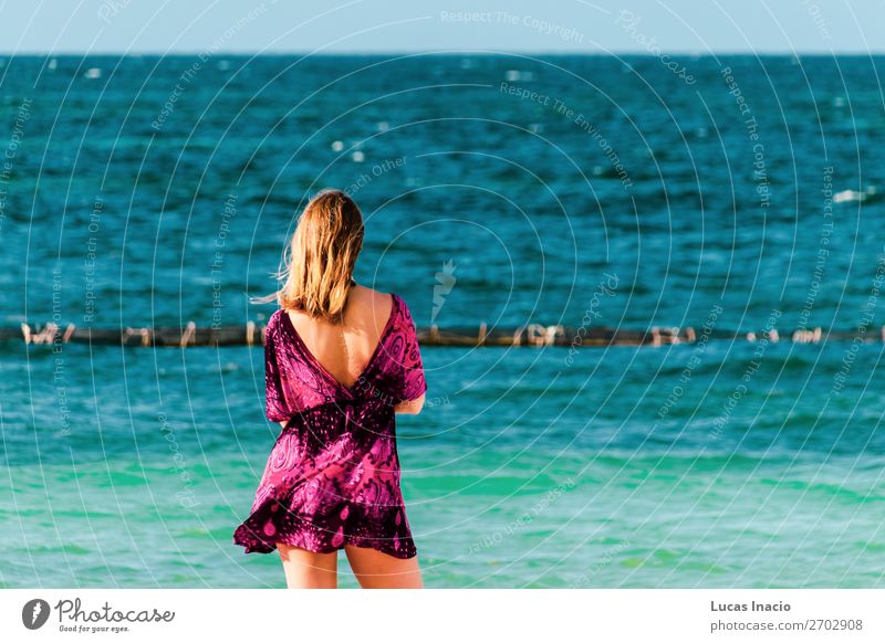 Mädchen an den Bavaro Stränden in Punta Cana, Dominikanische Republik Glück Ferien & Urlaub & Reisen Tourismus Sommer Strand Meer Insel Frau Erwachsene 1 Mensch