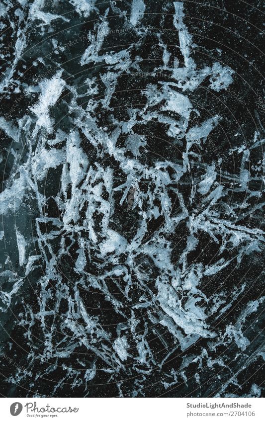Frostiges Muster auf Eis schön Meer Winter Schnee Natur Gletscher See Fluss Kristalle Ornament frieren dunkel natürlich grau schwarz weiß gefroren Hintergrund