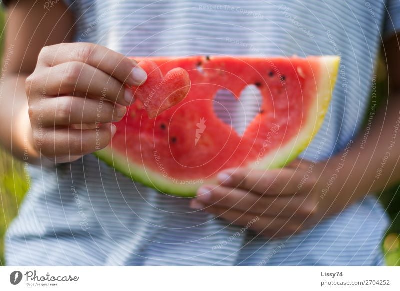 Ein Herz und eine Melone Part II Lebensmittel Frucht Melonen Vitamin Gesundheitswesen Ernährung Kind Schule Mensch Mädchen Kindheit Hand 1 8-13 Jahre frech