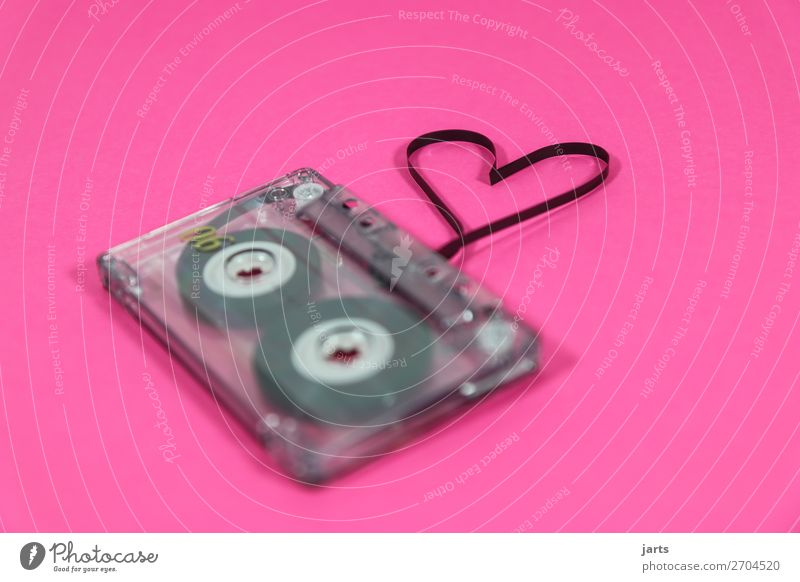 lovesong II Unterhaltungselektronik Musik Musik hören verrückt rosa Sympathie Freundschaft Zusammensein Liebe Kunst Kassettenrekorder Herz Lied liebeslied