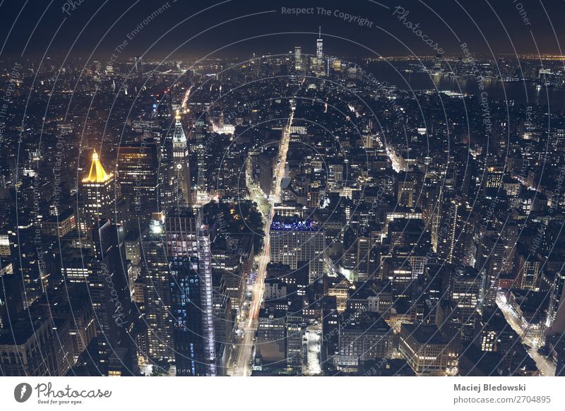 Luftaufnahme von New York City bei Nacht, USA. kaufen Reichtum Büro Stadt Stadtzentrum Skyline Hochhaus Gebäude Architektur Straße einzigartig elegant Erfolg