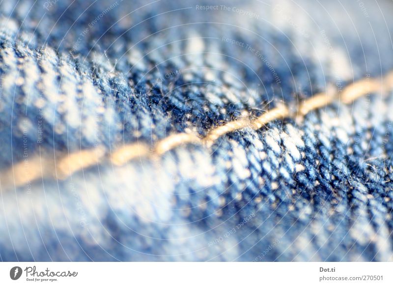 Kette und Schuss Bekleidung Jeanshose nah blau Denim Indigo Naht Stoff Textilien Farbfoto Nahaufnahme Detailaufnahme Makroaufnahme Strukturen & Formen