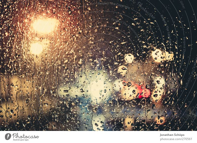 Regen trommelt an mein Fenster I Klima schlechtes Wetter Unwetter Verkehr PKW ästhetisch Gefühle Romantik ruhig Traurigkeit Sorge Trauer Fensterscheibe