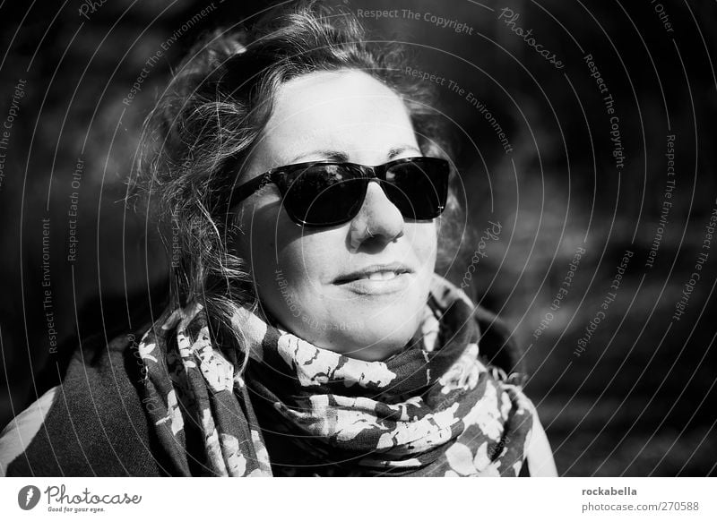 Hiddensee | Frau mit Sonnenbrille feminin Erwachsene 1 Mensch 18-30 Jahre Jugendliche ästhetisch Coolness elegant schön Wärme Freude Glück Fröhlichkeit