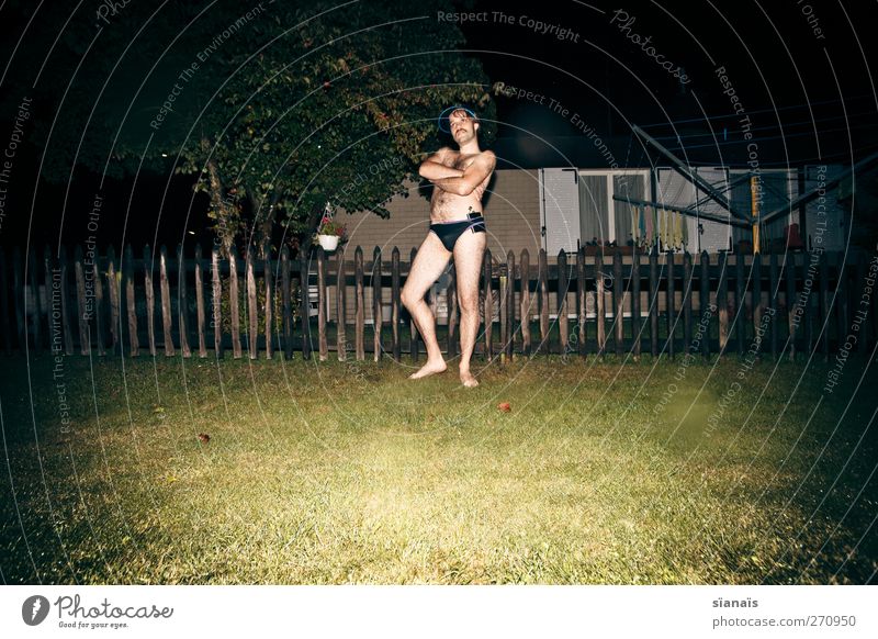 Troglodytes Aedon Freude schön Häusliches Leben Nachtleben Mensch maskulin Homosexualität Mann Erwachsene Körper Kunst Haus Garten Bikini Badehose stehen