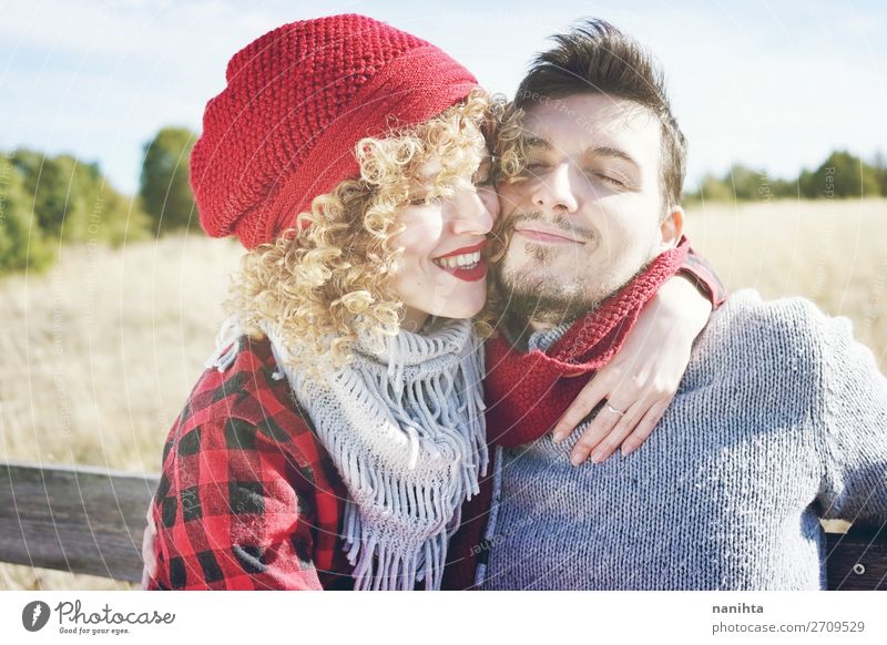 Romantisches und glückliches junges Paar Lifestyle Freude Glück schön Leben Sonnenbad Valentinstag Mensch maskulin feminin Frau Erwachsene Mann