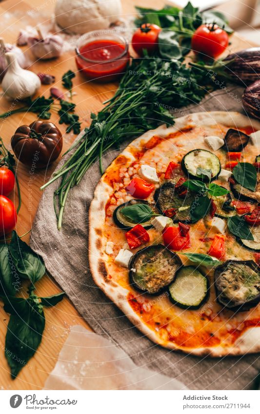 Anordnung der Zutaten und Pizza Zusammensetzung kochen & garen rustikal Italienisch Tradition lecker Feinschmecker Hintergrundbild Vorbereitung Küche Ernährung