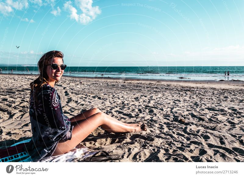 Mädchen am Coronado Beach, San Diego Ferien & Urlaub & Reisen Tourismus Ausflug Abenteuer Freiheit Sommer Sommerurlaub Sonne Sonnenbad Strand Meer Wellen Mensch