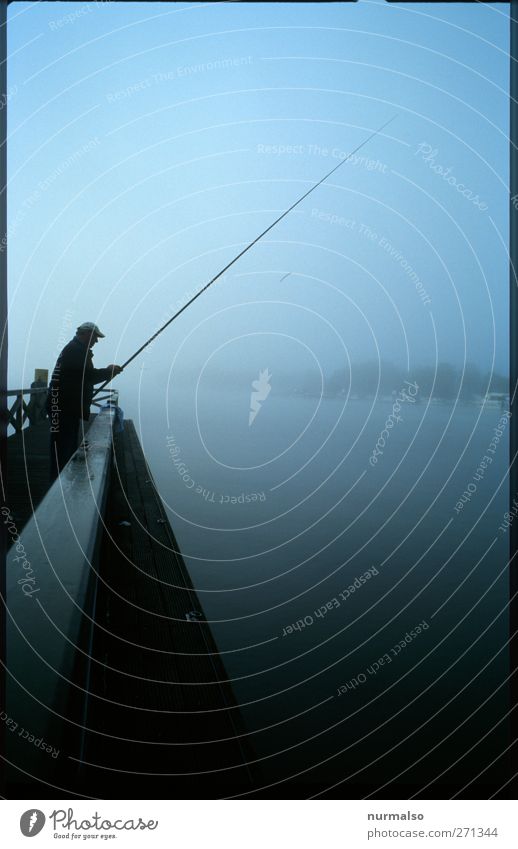 fishing in the morning Freizeit & Hobby Angeln Mensch maskulin Körper 1 45-60 Jahre Erwachsene Natur Wasser Klima Nebel Fluss Havel Brücke Fisch atmen Erholung