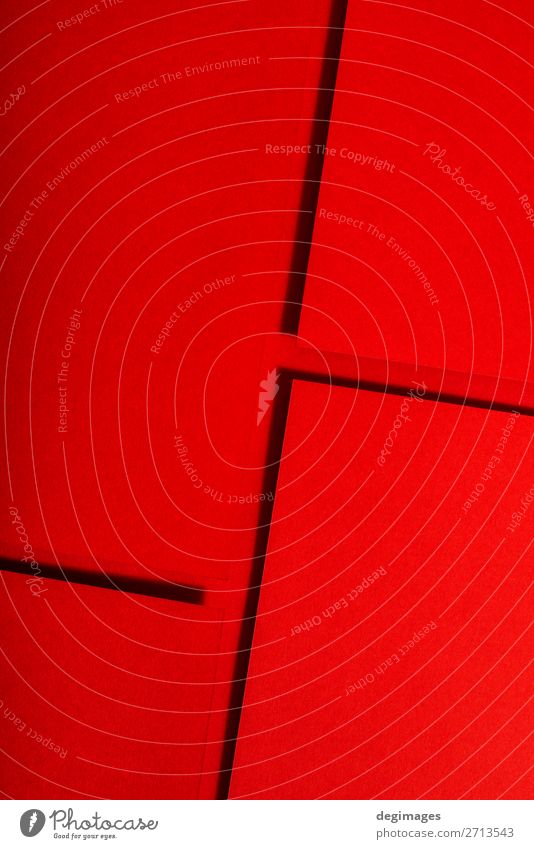 Rotes Papier Materialdesign. Geometrische einfarbige Formen Design Tapete Handwerk Kunst Linie Streifen retro rot Farbe geometrisch Hintergrund Konsistenz