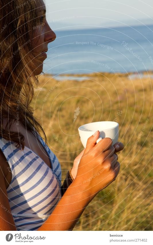 good morning Frau Mensch Strand Ferien & Urlaub & Reisen Kaffee Tee Getränk trinken Außenaufnahme Natur Einsamkeit Spiritualität Wiese Sonnenaufgang Morgen