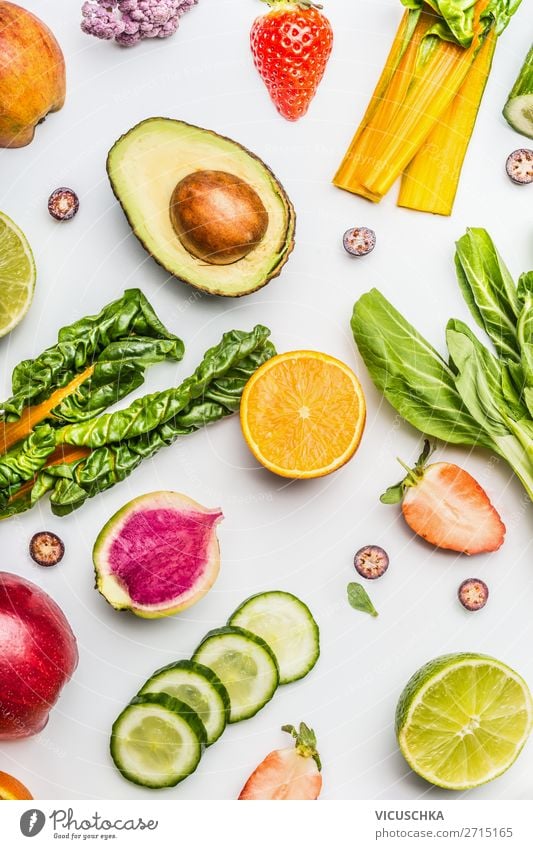 Gesundes Obst und Gemüse für sauberes Essen Lebensmittel Salat Salatbeilage Frucht Apfel Orange Ernährung Bioprodukte Vegetarische Ernährung Diät kaufen Stil