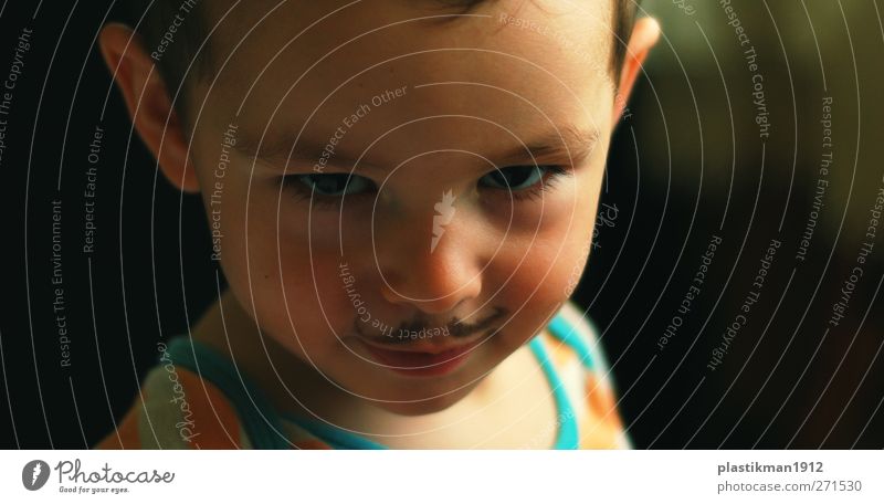 Schnauzbartboy Mensch Kind Junge Haut Kopf Gesicht Auge Mund Lippen Oberlippenbart 1 1-3 Jahre Kleinkind Schauspieler Lächeln Spielen Coolness fest Fröhlichkeit