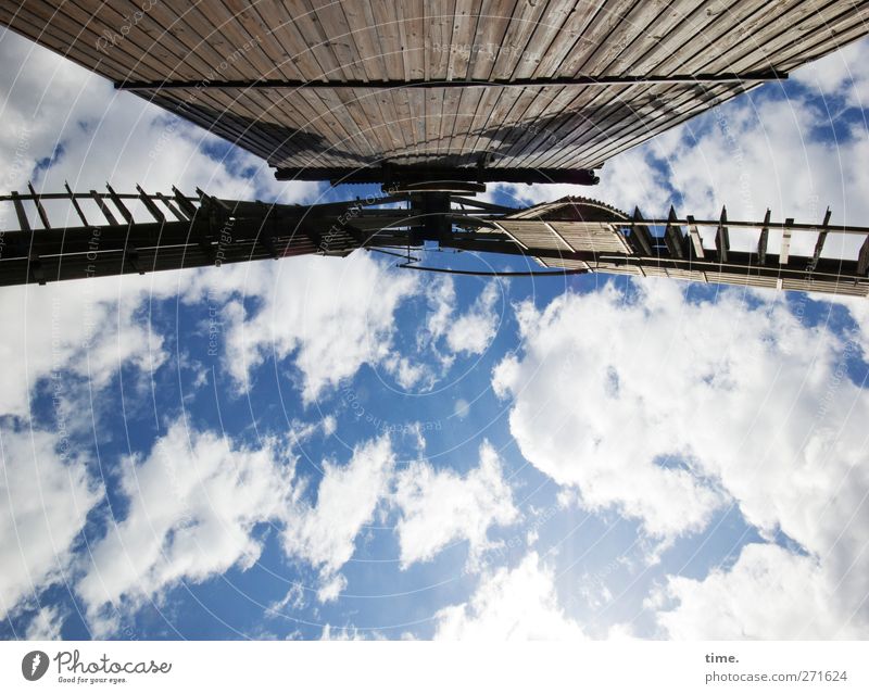 Müllers Traum Technik & Technologie Himmel Wolken Schönes Wetter Gebäude Architektur Mühle Mühlenräder Holz alt außergewöhnlich bedrohlich gigantisch historisch
