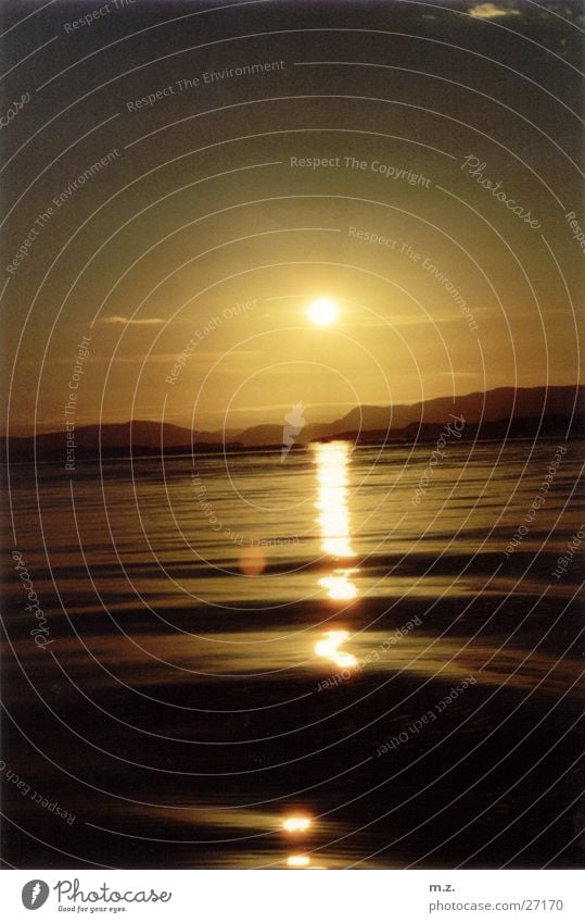 abend Sonnenuntergang Wellen Romantik Norwegen . Schatten Bewegung Ferne Reflexion & Spiegelung ruhig