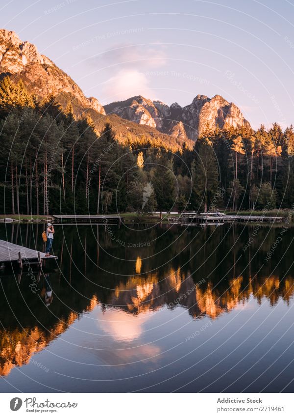 Spiegelfläche des Sees in den Bergen der Dolomiten, Italien Berge u. Gebirge Gelassenheit ruhig Wasser Gebäude Landschaft Dock Reflexion & Spiegelung