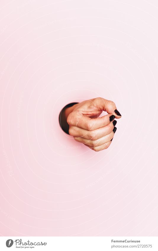 Hand of a woman as basis for a graphic feminin 1 Mensch rosa festhalten Grafik u. Illustration Grafische Darstellung umschließen Finger Strukturen & Formen