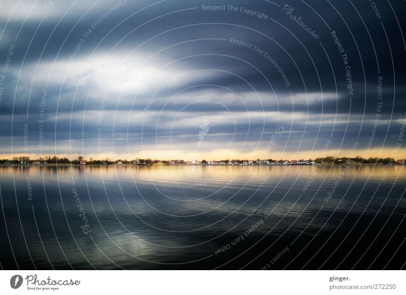 Hiddensee | Wie ein Traum Umwelt Natur Landschaft Wasser Himmel Sonnenlicht Frühling schlechtes Wetter Wellen Küste Ostsee Meer dunkel blau Streifen Wolken