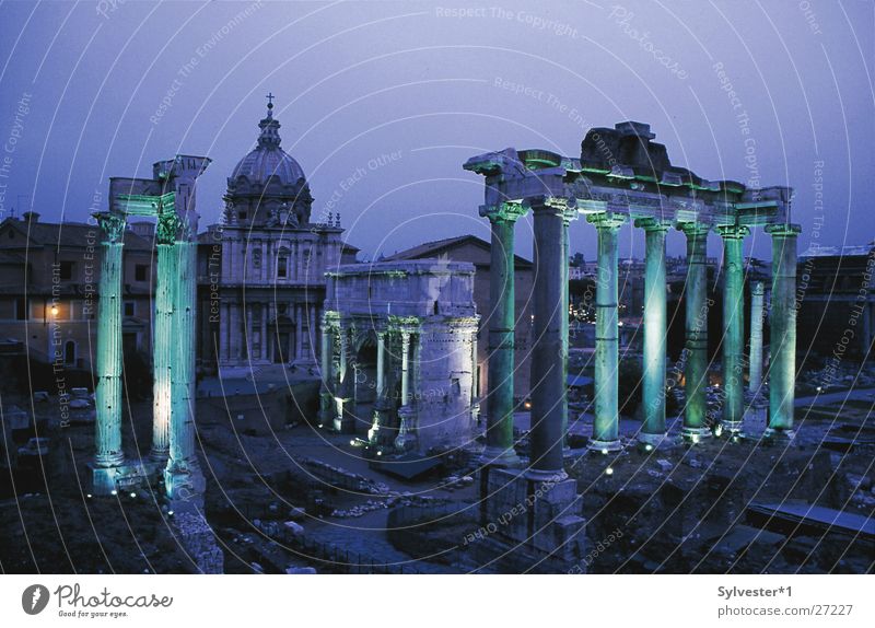 Forum Romanum Rom Italien Nacht grün Licht antik Europa Säule Beleuchtung