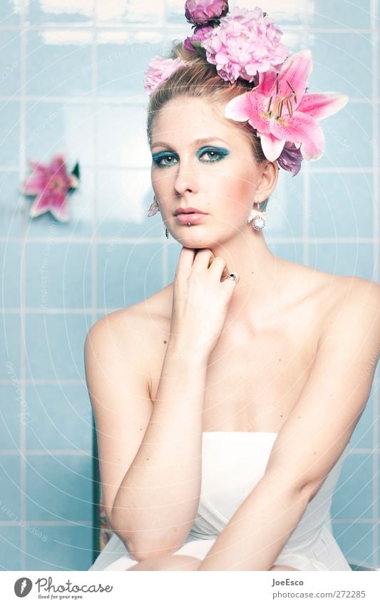 #215657 Lifestyle Stil schön Frau Erwachsene Gesicht Mensch 18-30 Jahre Jugendliche Blume Blüte Mode Accessoire Schmuck Haare & Frisuren beobachten Erholung