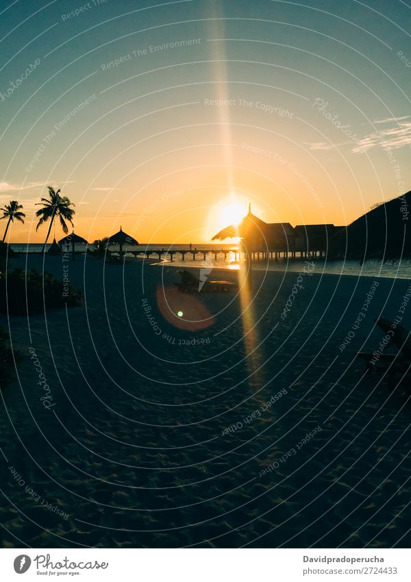 Malediven Insel Luxus Strand Resort Sonnenuntergang Sand Ferien & Urlaub & Reisen Meer Ferienhaus Lagune Idylle Reichtum Landschaft Küste tropisch Paradies