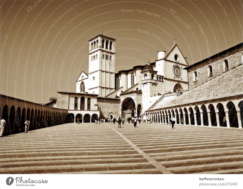 Assisi - Italien Tourist Attraktion Europa Basilika mediteran Sepia Schwarzweißfoto