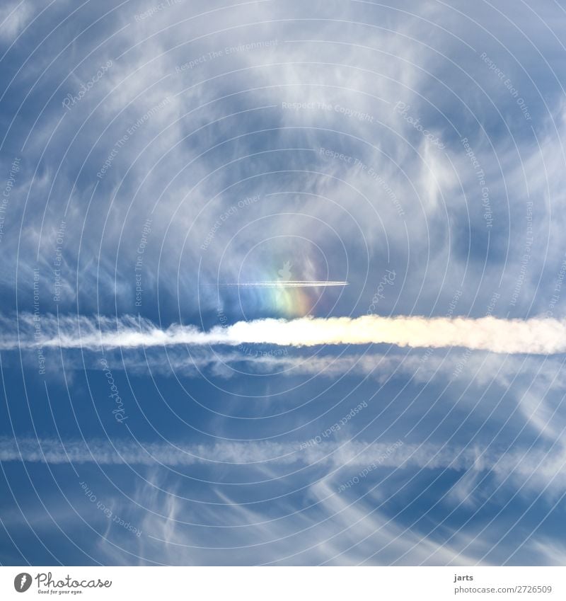 am ende des regenbogens Werkzeug Himmel Wolken Schönes Wetter fliegen Natur Abenteuer Regenbogen Kondensstreifen Farbfoto mehrfarbig Menschenleer