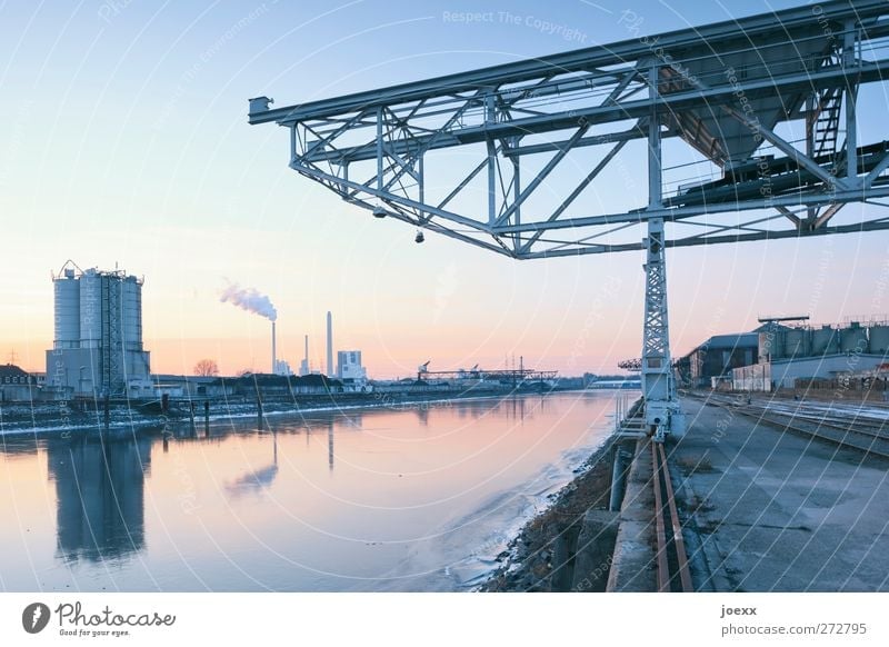 Sprungbrett Energiewirtschaft Kohlekraftwerk Wasser Himmel Wolkenloser Himmel Winter Schönes Wetter Eis Frost Industrieanlage Hafen blau gelb orange schwarz