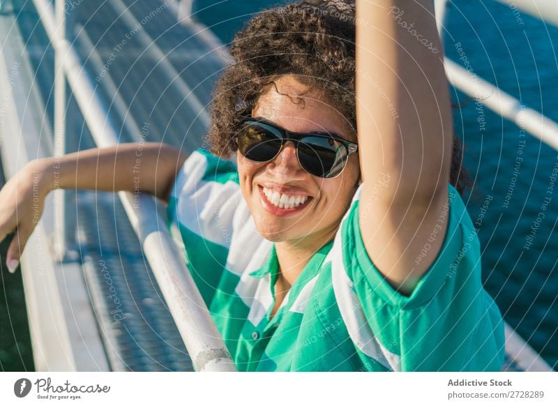 Schöne Frau auf dem Pier Anlegestelle Wasser Natur Jugendliche Sommer schön Meer Himmel Ferien & Urlaub & Reisen Erholung See Freizeit & Hobby Mensch Porträt
