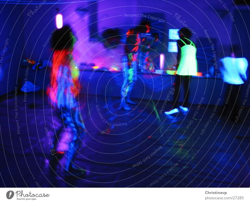 Trancedance1 Rausch Körpermalerei Party Licht Neonlicht mehrfarbig Nacht Nachtleben Langzeitbelichtung Tanzen blau