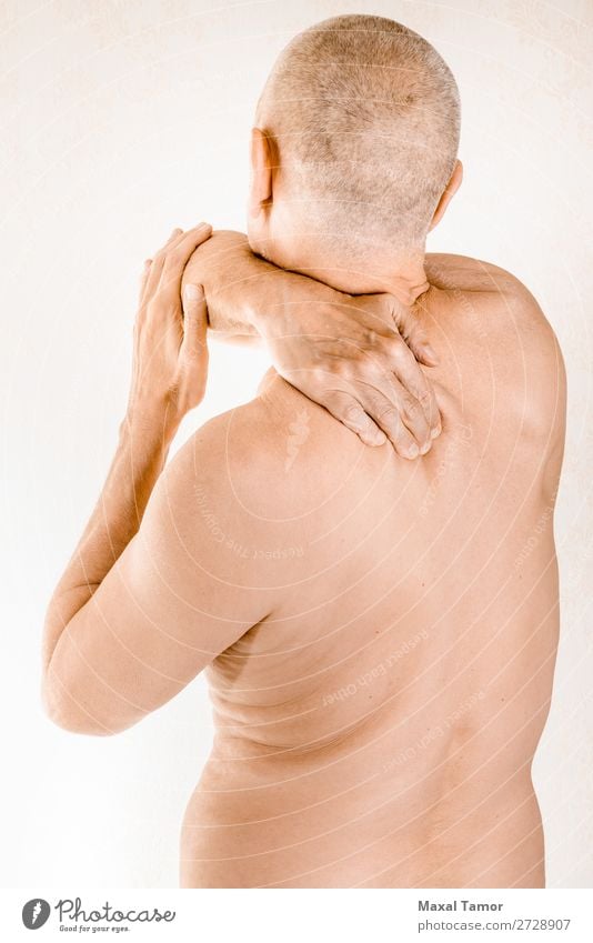 Mann mit Brustwirbel- oder Trapezmuskelschmerzen Körper Gesundheitswesen Krankheit Medikament Massage Mensch Erwachsene Hand muskulös Schmerz Stress Neuralgie