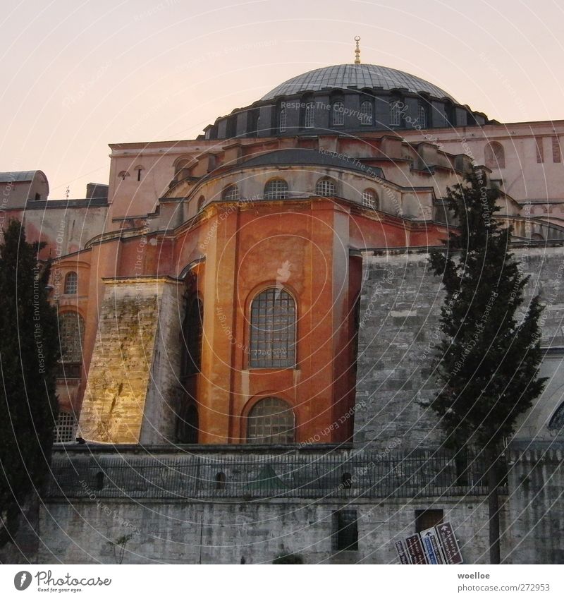 Heilige Weisheit Tourismus Sightseeing Städtereise Kunst Museum Architektur Schönes Wetter Istanbul Türkei Menschenleer Kirche Bauwerk Gebäude Moschee Mauer