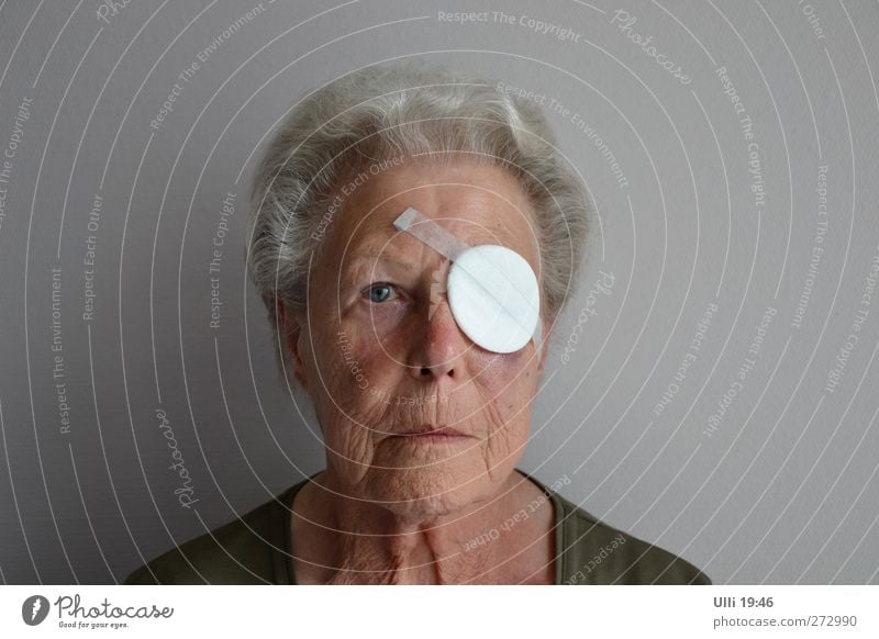Hoffnung..... Wird schon werden........ Gesicht Mensch feminin Weiblicher Senior Frau Großmutter Auge 1 60 und älter grauhaarig Blick authentisch Krankheit