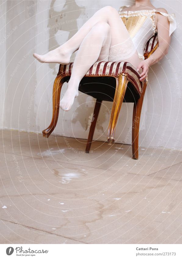 equilibrium elegant Stil Körper Renovieren Möbel Stuhl feminin Frau Erwachsene 1 Mensch 18-30 Jahre Jugendliche Bekleidung Strumpfhose Unterwäsche Stoff Korsage
