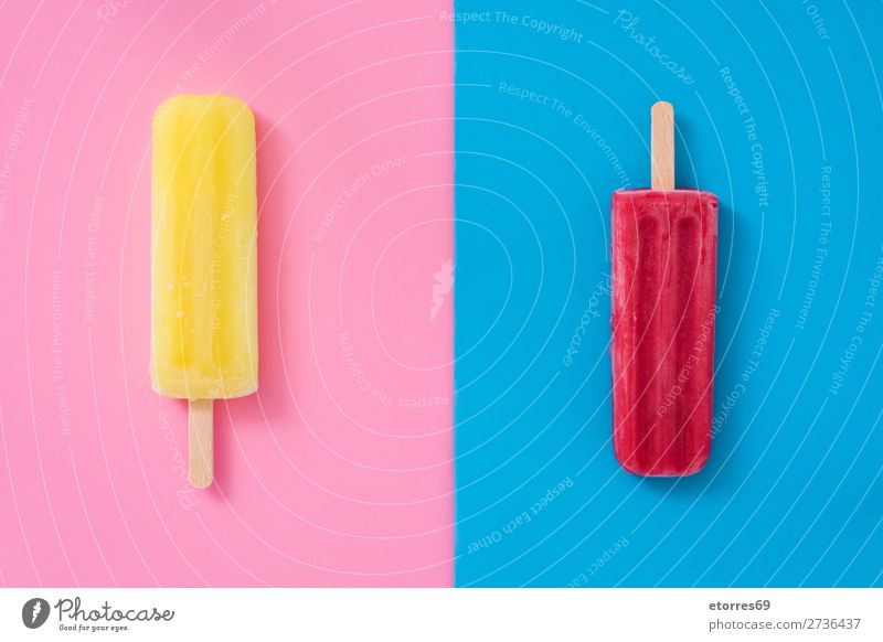 Zitronen-Erdbeer-Popsicle Stieleis Kuchen Erdbeeren Sommer Eis Speiseeis kalt Lebensmittel Foodfotografie Dessert gefroren Zuckerguß Vegane Ernährung Sahne