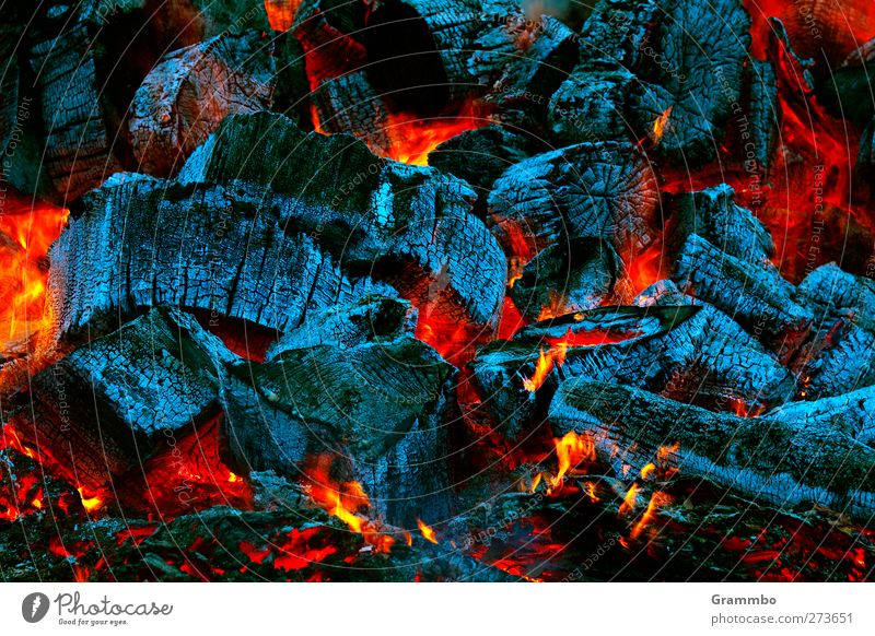 glühend Feuer heiß Wärme brennen Glut gemütlich Farbfoto Gedeckte Farben Außenaufnahme Nahaufnahme Detailaufnahme Abend