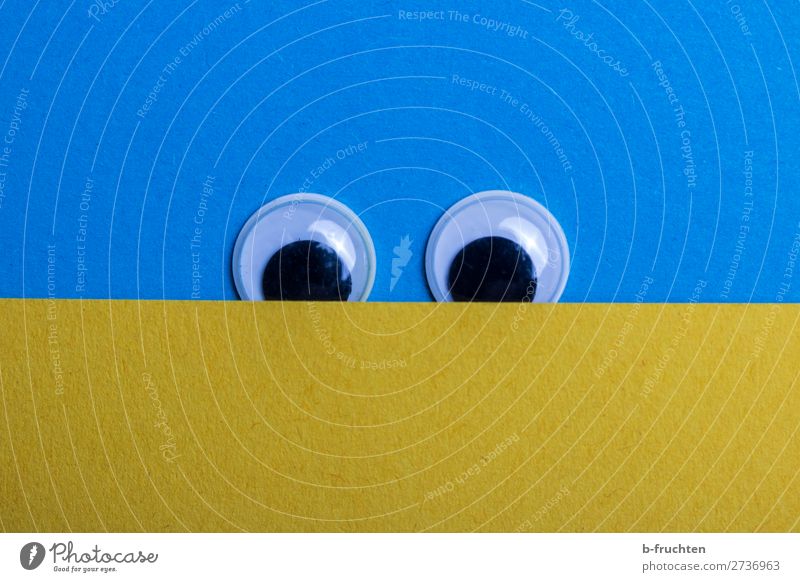 Mal schauen Auge Papier Zeichen beobachten Blick Freundlichkeit Neugier positiv blau gelb Vorfreude wackelaugen paarweise Voyeurismus Überwachung Farbfoto