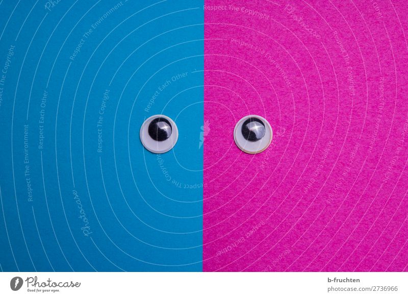 Wackelaugen auf rosa und blauem Hintergrund maskulin feminin androgyn Frau Erwachsene Mann Auge Papier Blick Zufriedenheit gleich Identität wackelaugen