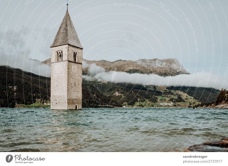 Kirche im Wasser - Reschensee wasser reschensee reschenpass alpen Südtiroler südtiol wolken berge kirchturm glocken ertrinken glaube
