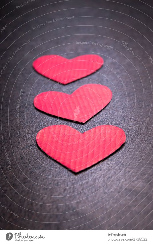 Herzen aus Kartons, Valentinsherzen Stil Freude Papier Zeichen wählen beobachten Liebe liegen dunkel einzigartig rot Sympathie Freundschaft Leben herzförmig