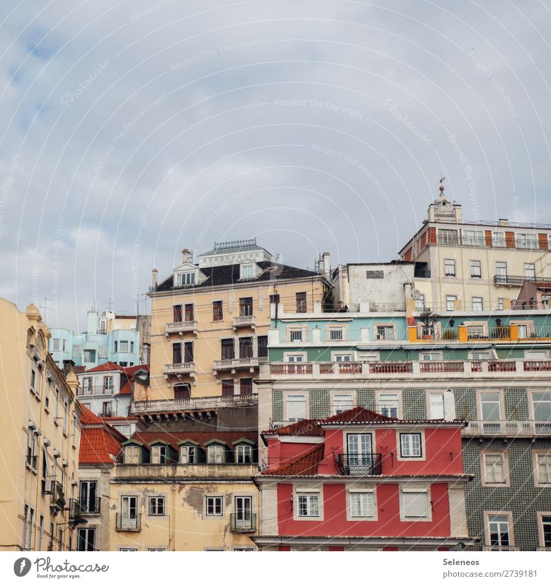 schöner wohnen Ferien & Urlaub & Reisen Tourismus Häusliches Leben Wohnung Haus Lissabon Portugal Stadt Hauptstadt bevölkert überbevölkert Mauer Wand Fassade