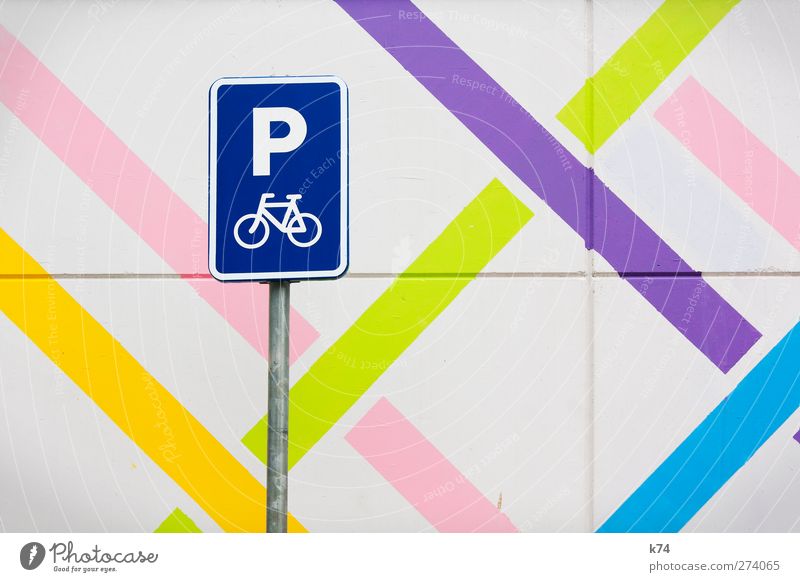 fancy parking Verkehr Verkehrsmittel Fahrradfahren Zeichen Schilder & Markierungen Verkehrszeichen außergewöhnlich Freundlichkeit Fröhlichkeit blau mehrfarbig