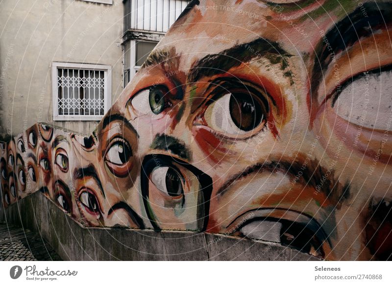 watching you Tourismus Lissabon Gebäude Architektur Mauer Wand Treppe Fassade Zeichen Graffiti beobachten spionieren Auge Farbfoto Außenaufnahme
