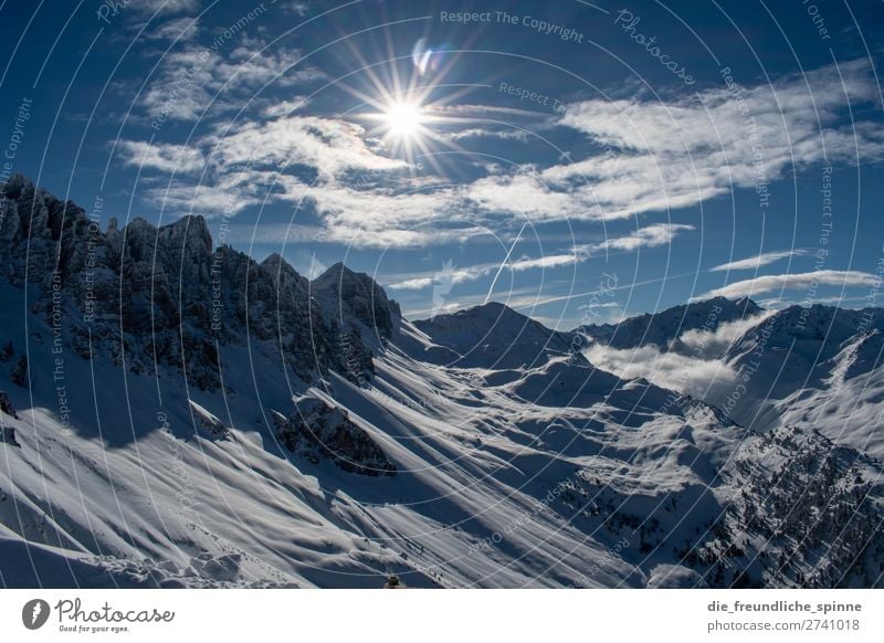Bergpanorama im Winter Berge Alpen Ausblick Schnee Sonne Blendeneffekt Berge u. Gebirge Himmel Wolken blau Felsen Eis Gipfel Panorama (Aussicht) Natur