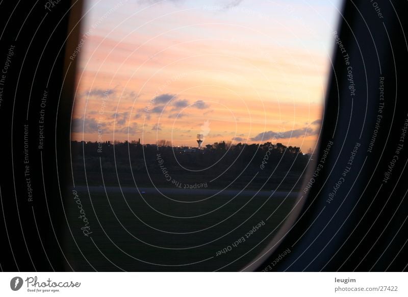 Landung ins Neue Flugzeug Fenster Morgen Radarstation Wolken Licht dunkel Buenos Aires Argentinien Luftverkehr Morgendämmerung Himmel Aeropuerto
