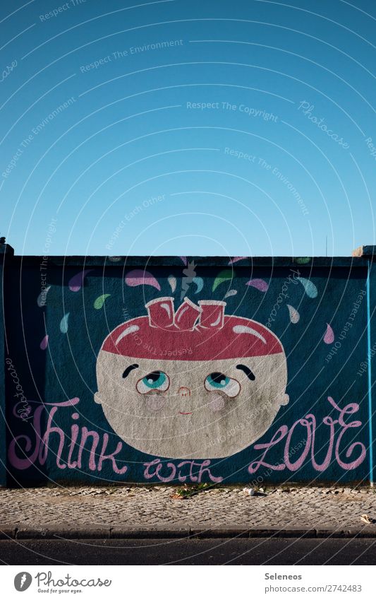 Happy Valentine Kunst Straßenkunst Wolkenloser Himmel Portugal Mauer Wand Fassade Zeichen Schriftzeichen Hinweisschild Warnschild Graffiti Fröhlichkeit Gefühle
