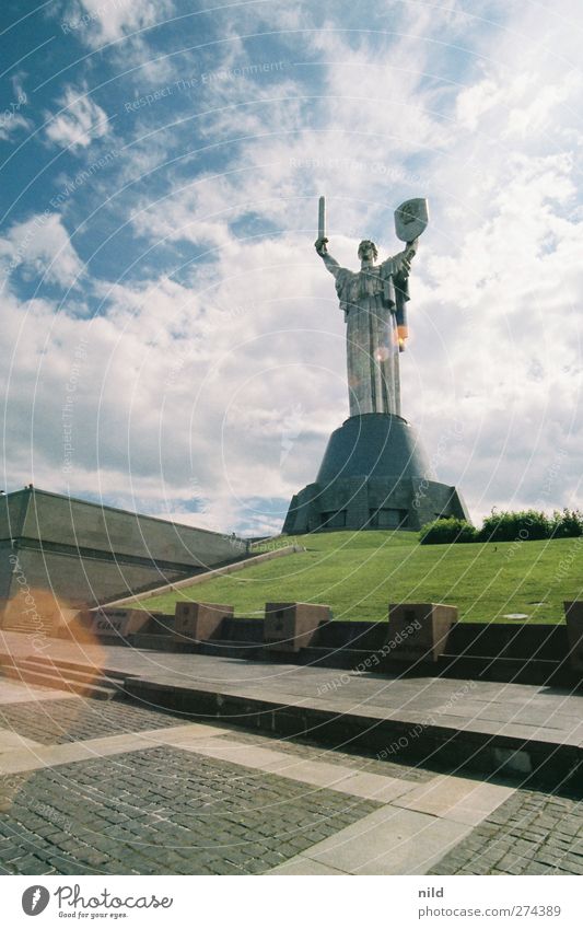 Mutter Heimat Satue in Kiew Ferien & Urlaub & Reisen Hauptstadt Bauwerk Sehenswürdigkeit Wahrzeichen Denkmal Mutter-Heimat-Statue blau grün Sowjetunion