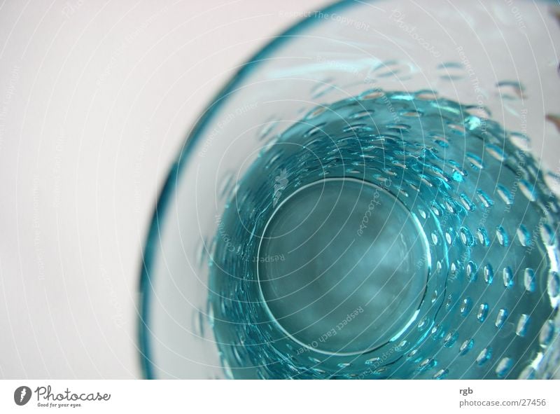 zu tief ins glas geschaut türkis Flüssigkeit abstrakt Getränk trinken löschen Alkohol Wasser Glas blau Durst water