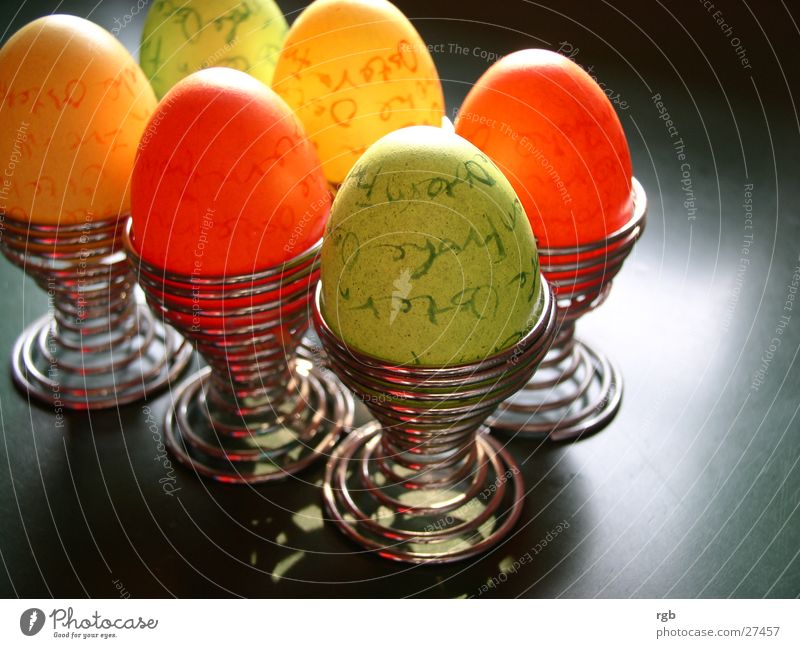 alles so schön bunt hier Ostern Osterei Eierbecher gelb grün mehrfarbig Frühling Ernährung orange Farbe