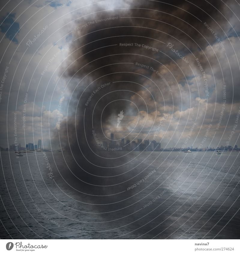 die "andere" Seite Wasser Klima Klimawandel Küste Meer New York City Skyline Menschenleer Sehenswürdigkeit Rauch blau grau Übelriechend Farbfoto Schwarzweißfoto